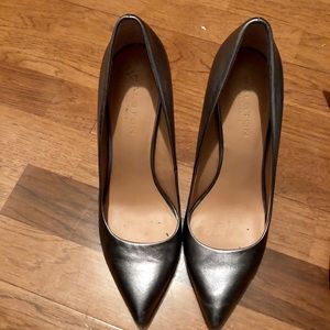 HALSTON PEWTER HEELS SIZE 9